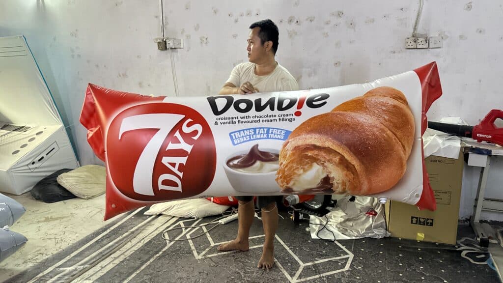 7DAYS Croissant Inflatable Replica | Food Packaging Inflatable — photo 6