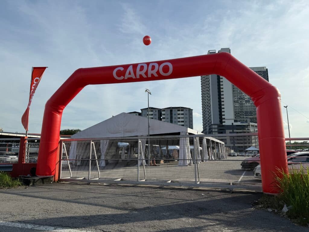 Carro Custom Printed Inflatable Arch and Giant Balloon — photo 2