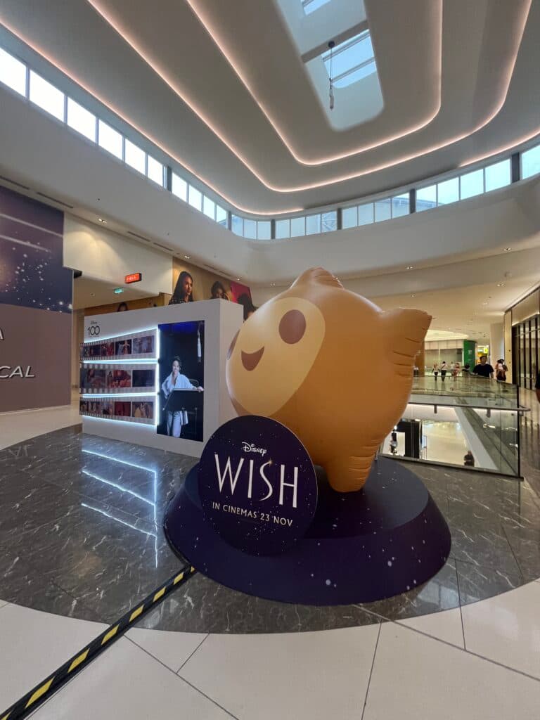 Disney's Wish Star Inflatable Replica — photo 3