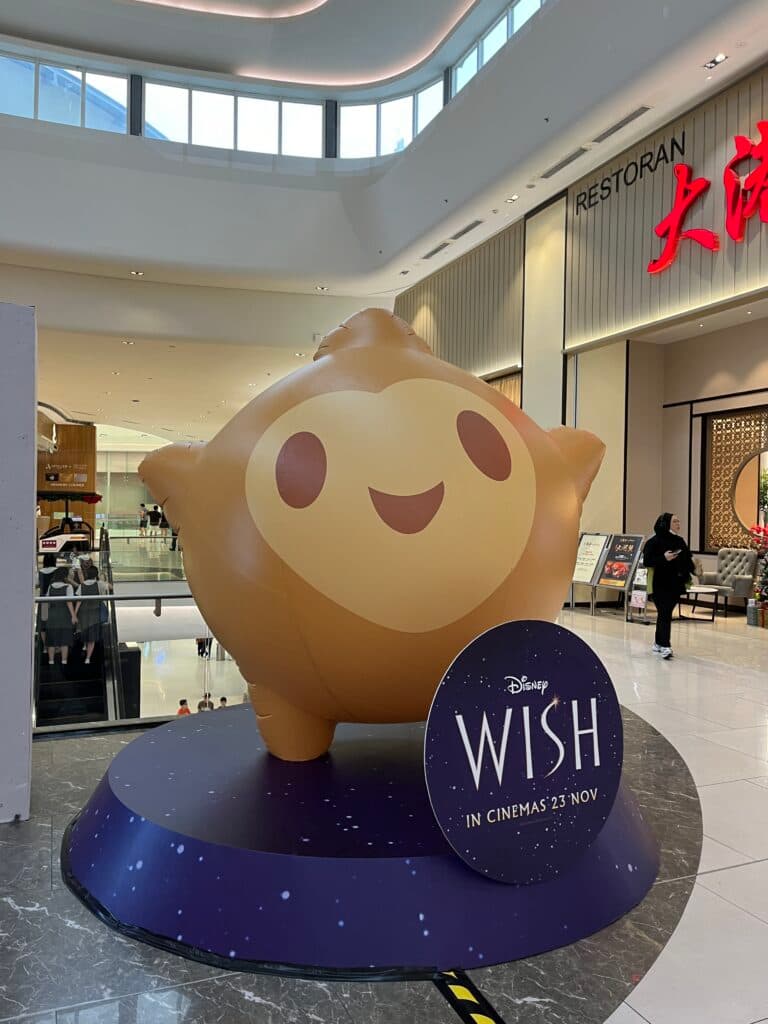 Disney's Wish Star Inflatable Replica — photo 4