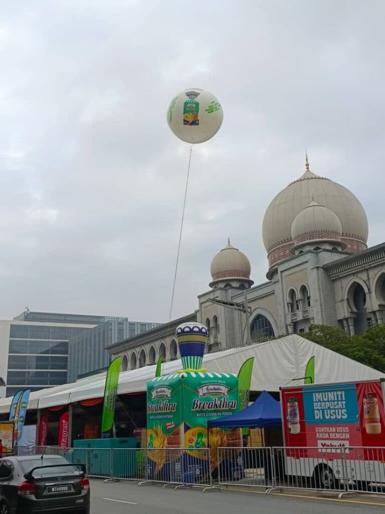 Gardenia Bread Inflatable Replica — photo 5