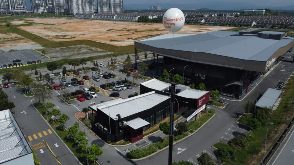 Giant Advertising Balloon at Christine's Bakery, Bangi Avenue — photo 4