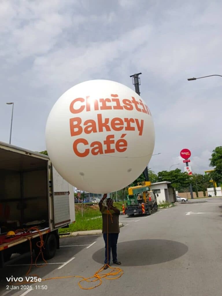 Giant Advertising Balloon at Christine's Bakery, Bangi Avenue — photo 8