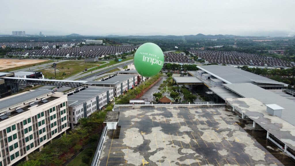 Giant Advertising Balloon Installation in Bangi for Pasar Raya Impian — photo 2