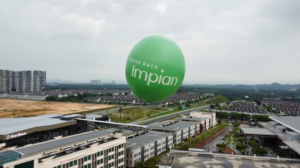 Giant Advertising Balloon Installation in Bangi for Pasar Raya Impian — photo 4