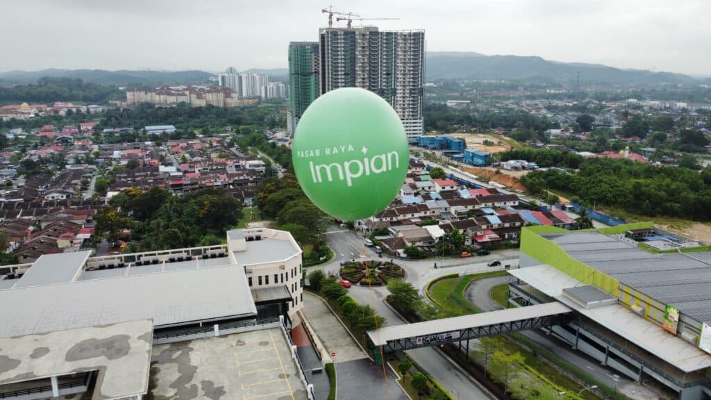 Giant Advertising Balloon Installation in Bangi for Pasar Raya Impian — photo 5