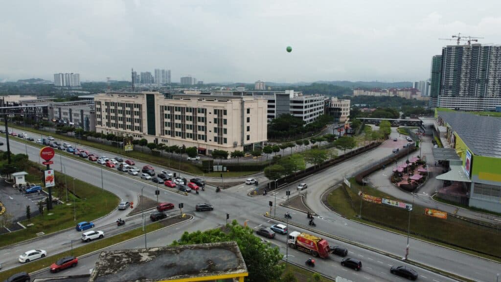 Giant Advertising Balloon Installation in Bangi for Pasar Raya Impian — photo 8