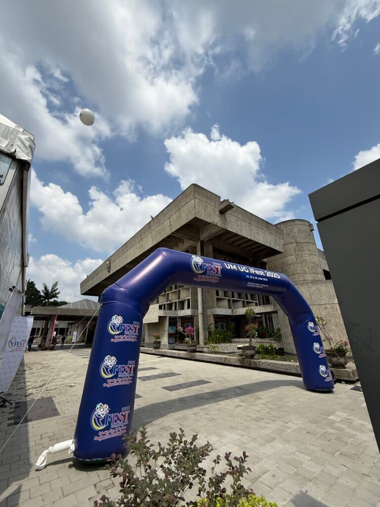 Giant Balloon & Inflatable Arch at University of Malaya — photo 1