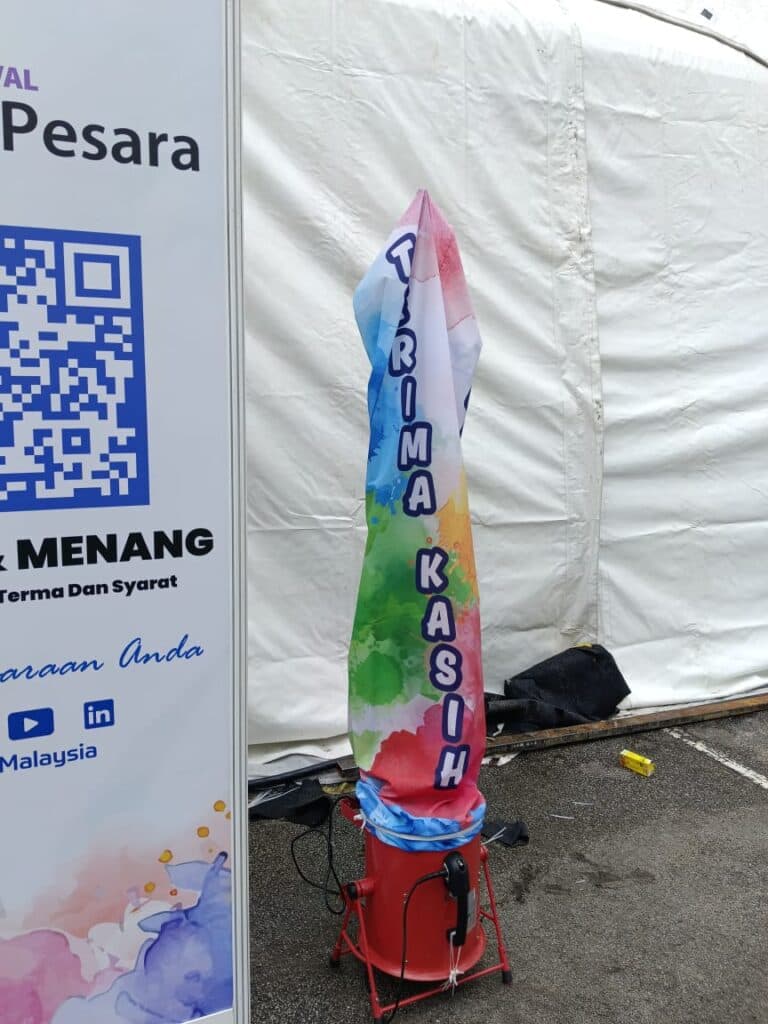 Giant Balloon Sky Dancers at Karnival MyPesara Johor Bharu — photo 2