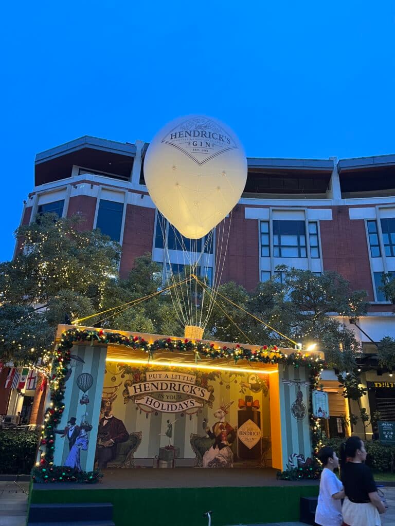 Hendricks Christmas Hot Air Balloon Replica — photo 1