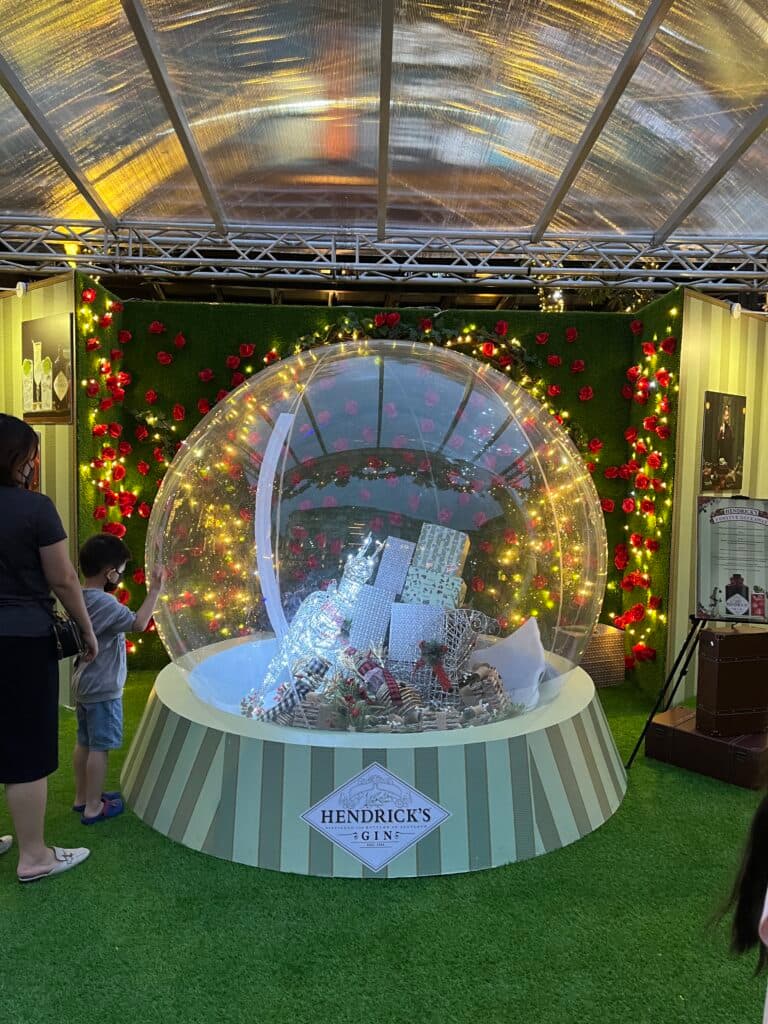 Hendricks Christmas Hot Air Balloon Replica — photo 6