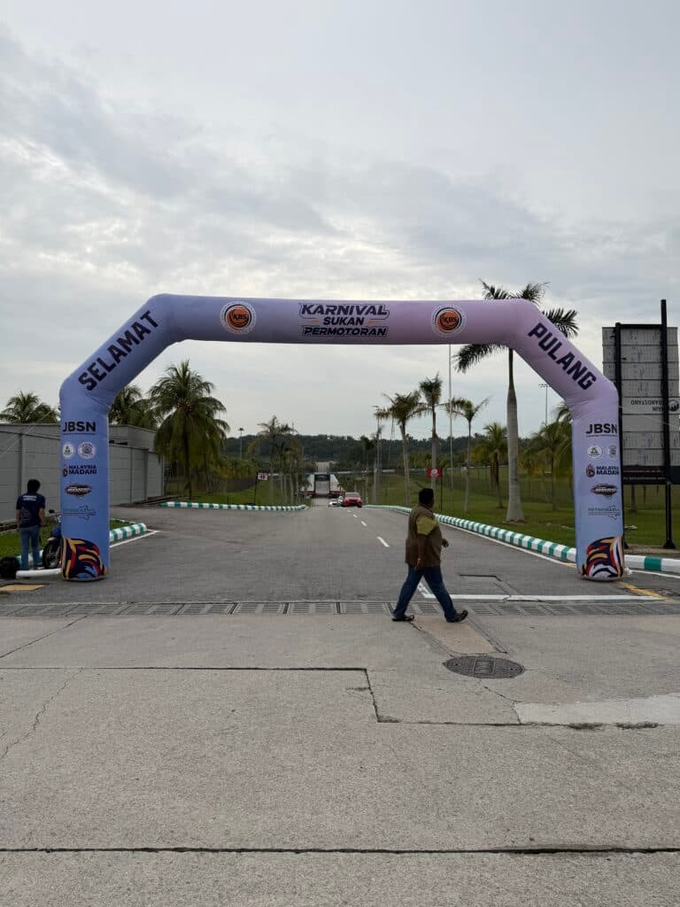 Inflatable Arch at Karnival Sukan Permotoran BOSS Sepang 2025 — photo 4