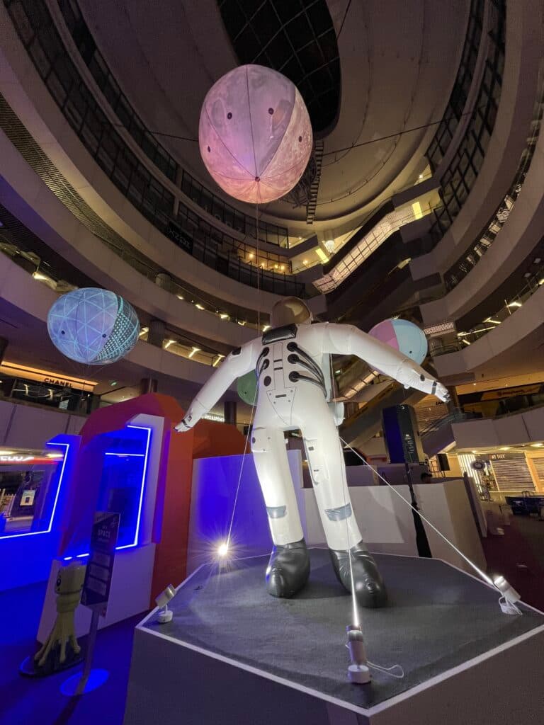 Lego Space Man Inflatable Replica — photo 2