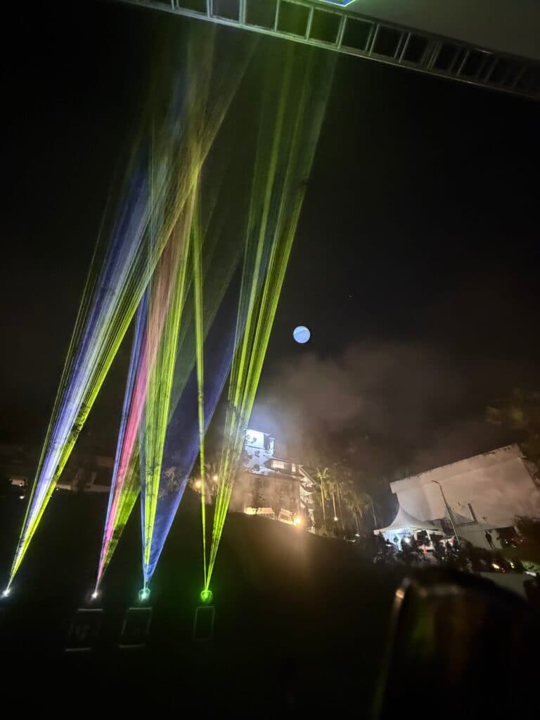 Lighted Giant Advertising Balloon at Universiti Malaya — photo 3