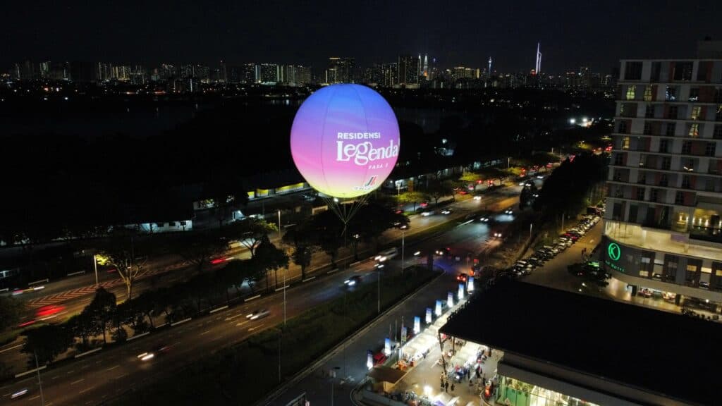 Lighted Giant Balloon at JL99 Group's Hong Kong Nostalgia Bazaar — photo 7