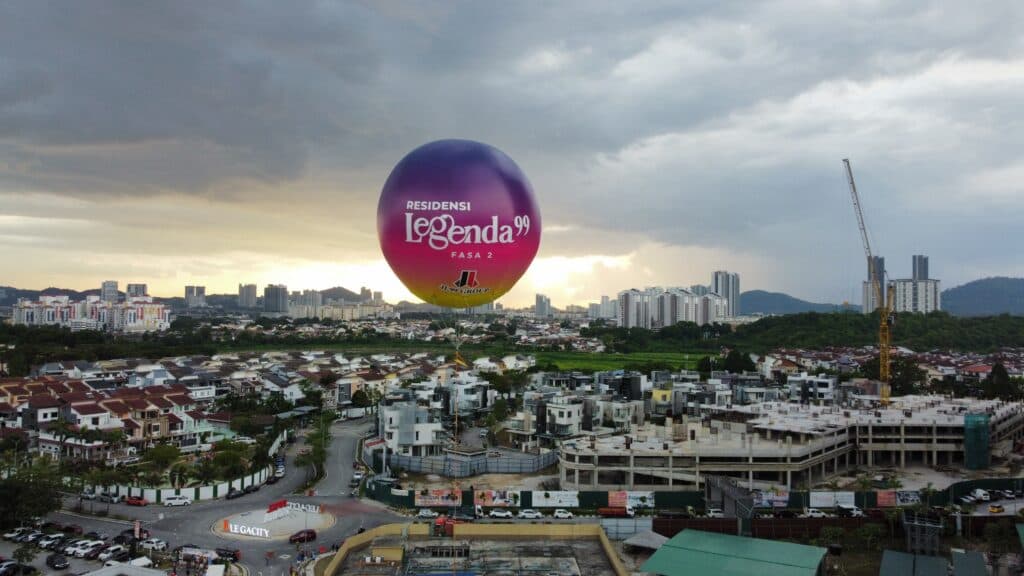 Lighted Giant Balloon at JL99 Group's Hong Kong Nostalgia Bazaar — photo 11