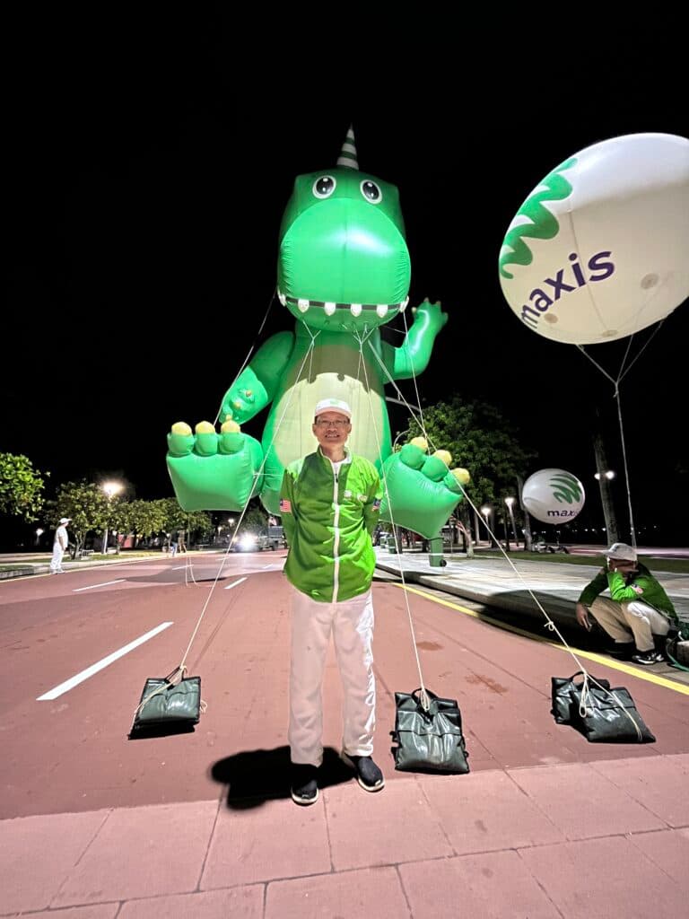 Maxis Dinosaur Inflatable Replica Merdeka 2023 — photo 6