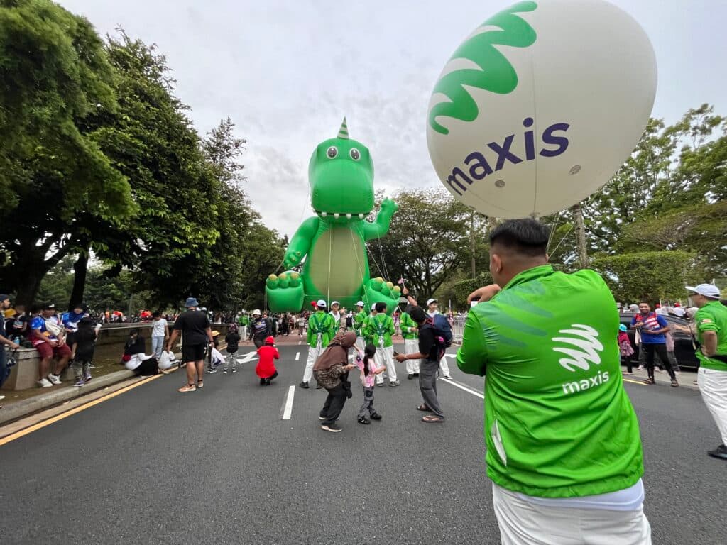 Maxis Dinosaur Inflatable Replica Merdeka 2023 — photo 7