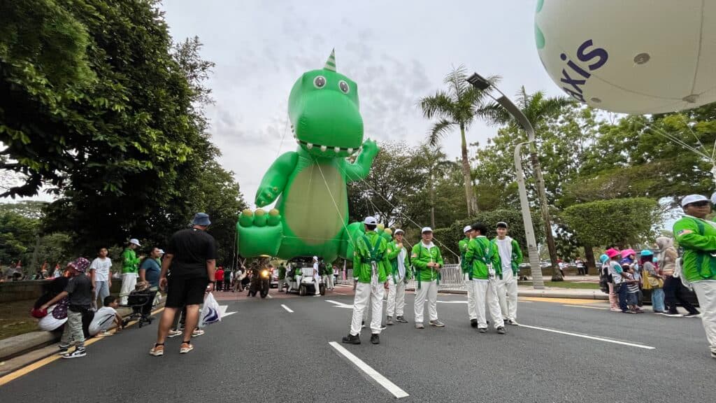 Maxis Dinosaur Inflatable Replica Merdeka 2023 — photo 8