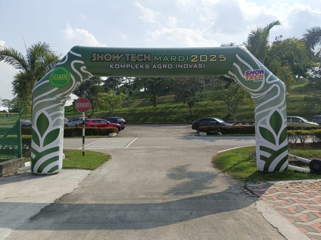 Show Tech MARDI 2025 Inflatable Arch and Skydancer — photo 2