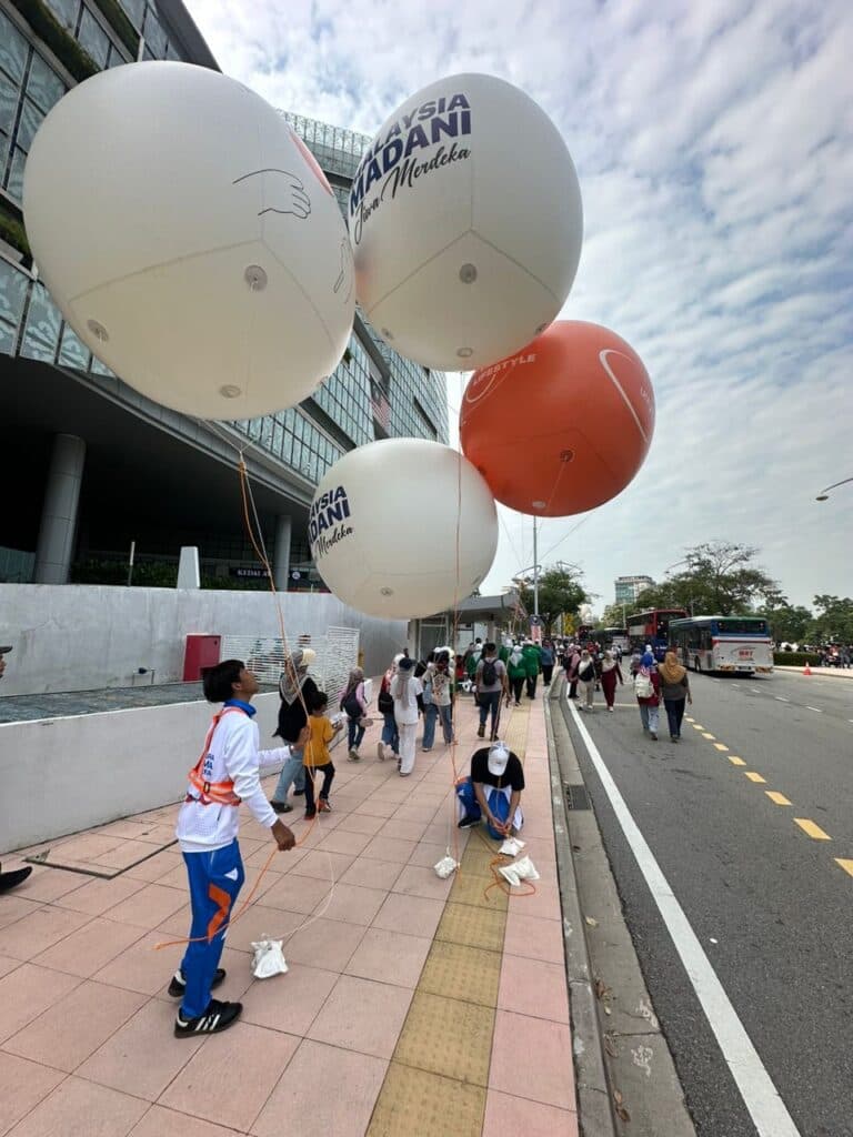 Telekom Malaysia Mascot Inflatable Merdeka Parade 2024 | Floating Parade Inflatable — photo 4