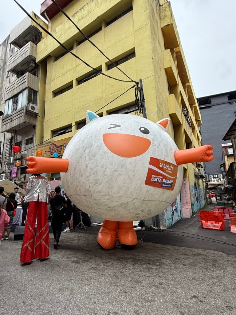 Unifi Mascot Inflatable Replica at Chinatown KL — photo 5