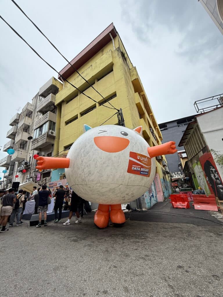Unifi Mascot Inflatable Replica at Chinatown KL — photo 7