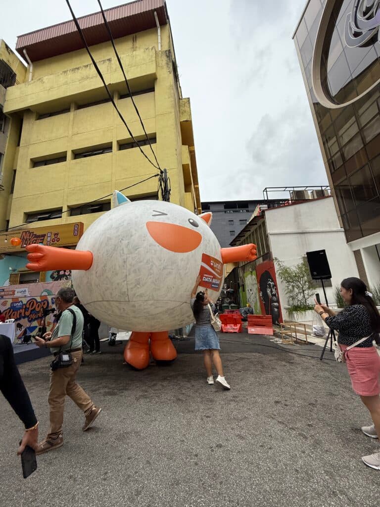 Unifi Mascot Inflatable Replica at Chinatown KL — photo 9