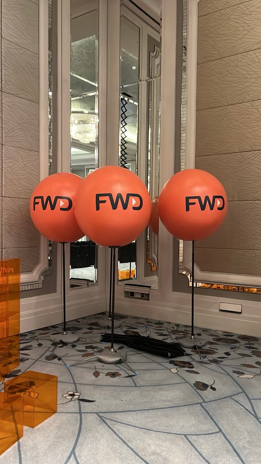 Lighted Balloon Stand — photo 6