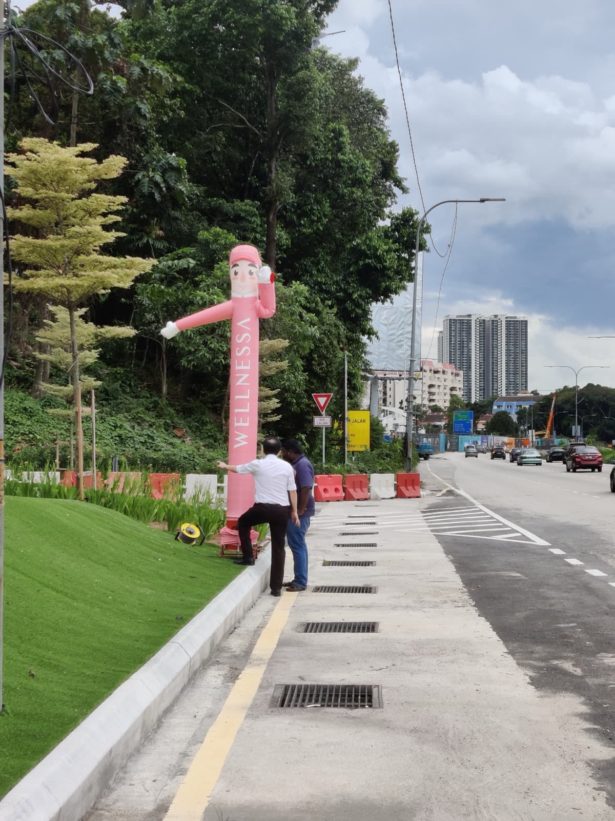 Patung Angin (Sky Dancer) di Malaysia — photo 16