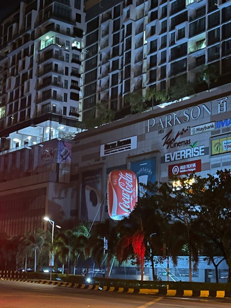 Inflatable Coca-Cola di Viva City Mall, Kuching, Sarawak — photo 8