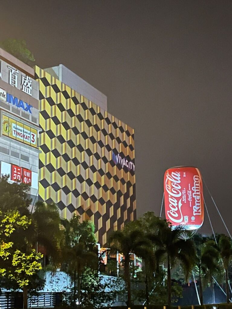 Inflatable Coca-Cola di Viva City Mall, Kuching, Sarawak — photo 10