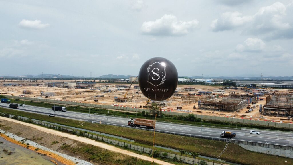 Giant Advertising Balloon at Bandar Bukit Raja, Klang — photo 1