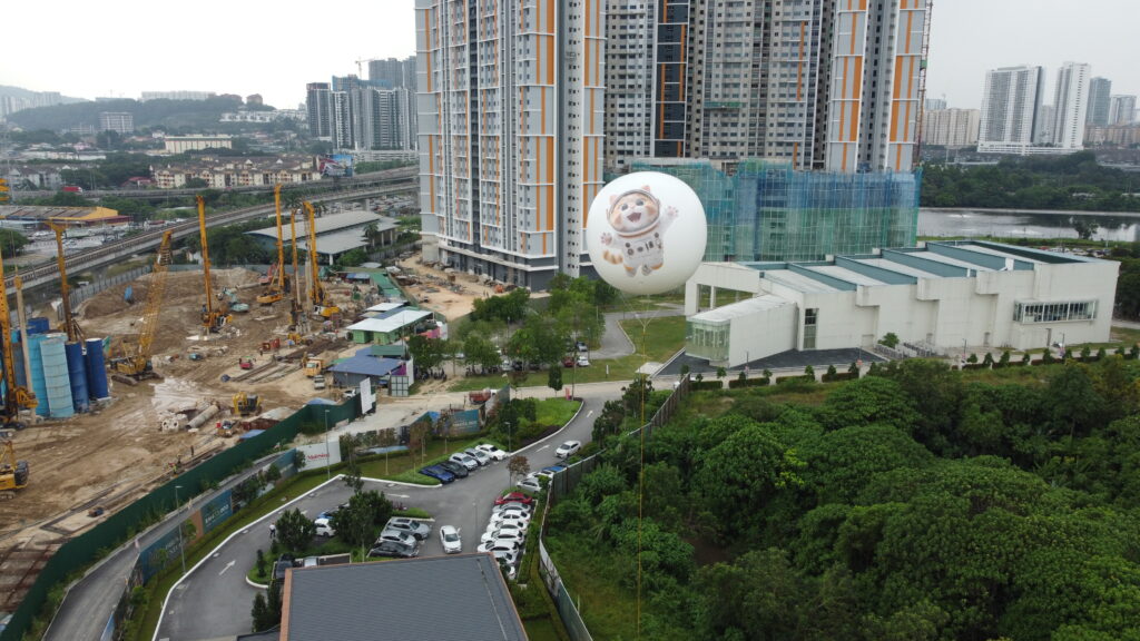 Giant Advertising Balloon at M Aspira, Taman Desa — photo 4