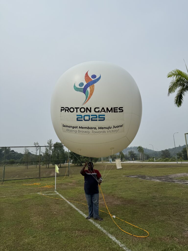 Belon Pengiklanan Gergasi di Kilang Kereta Proton, Tanjung Malim — photo 3