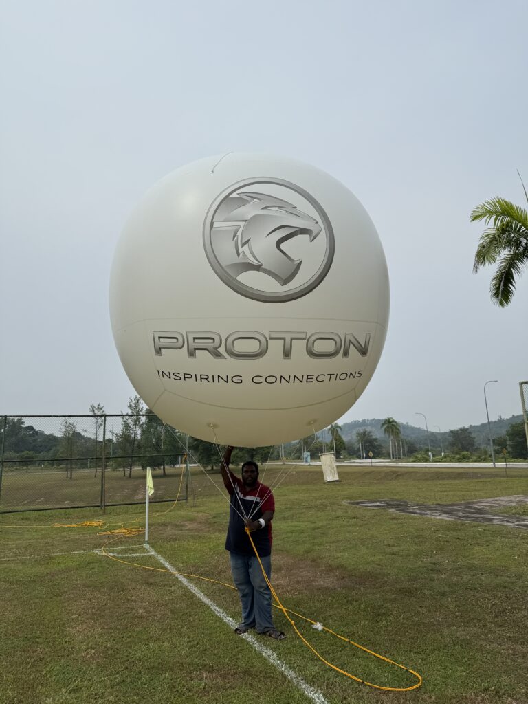 Belon Pengiklanan Gergasi di Kilang Kereta Proton, Tanjung Malim — photo 4