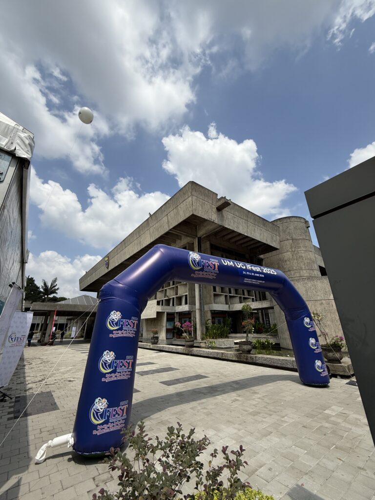 Belon Gergasi & Gerbang Inflatable di Universiti Malaya — photo 1