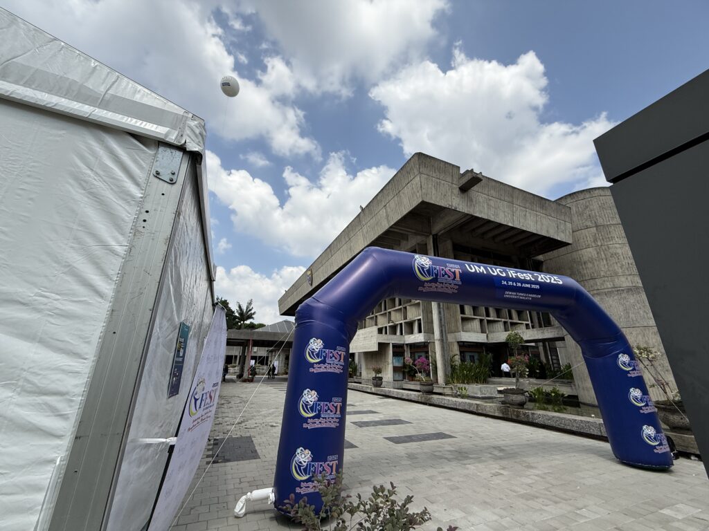 Belon Gergasi & Gerbang Inflatable di Universiti Malaya — photo 2