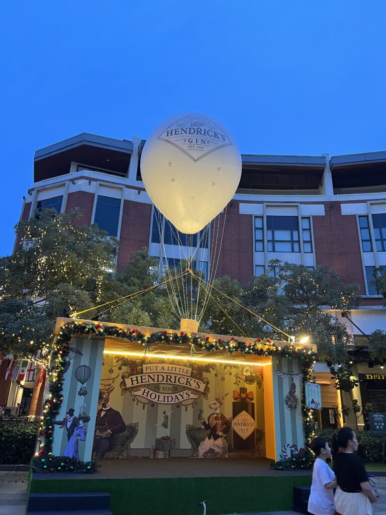 Hendricks Christmas Hot Air Balloon Replica — photo 1