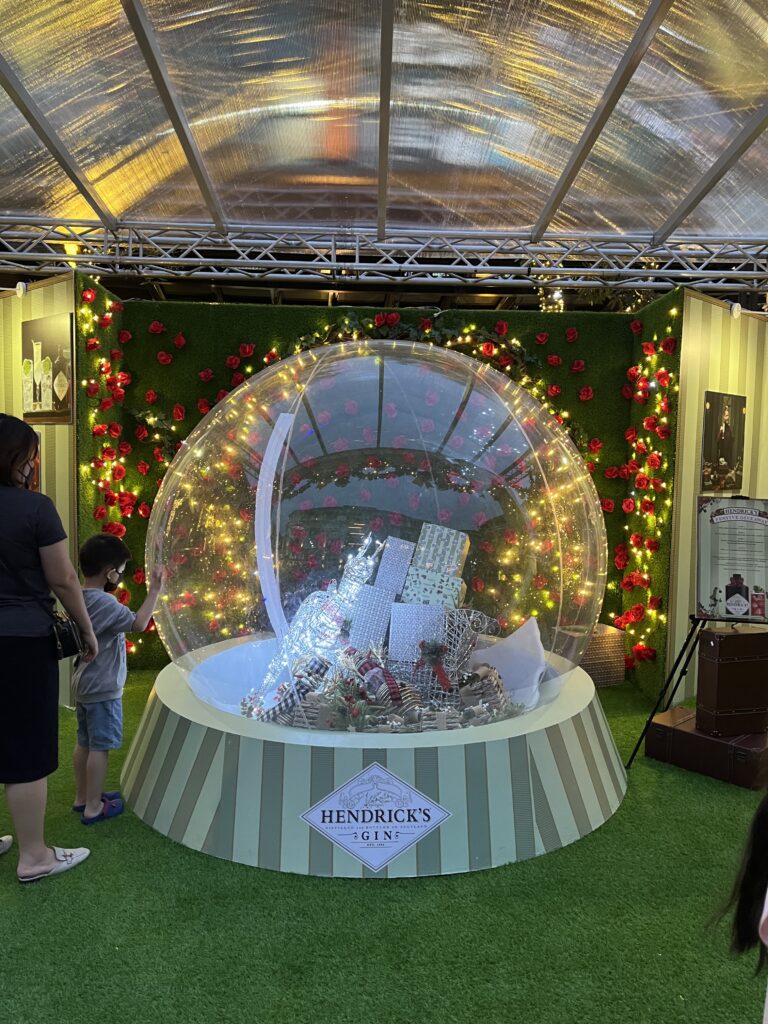 Hendricks Christmas Hot Air Balloon Replica — photo 6