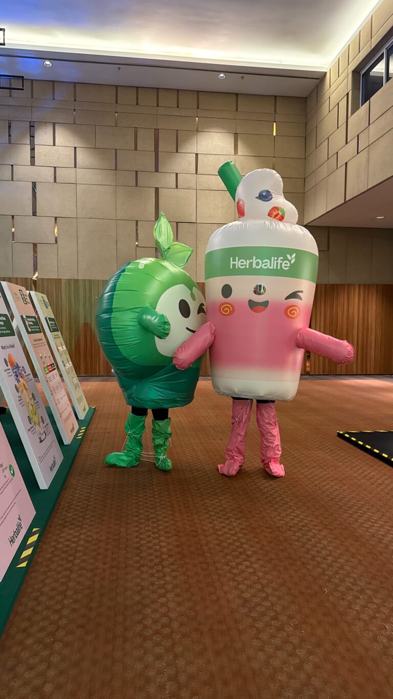 Inflatable Mascot Installation at Setia City Convention Centre for Herbalife — photo 3