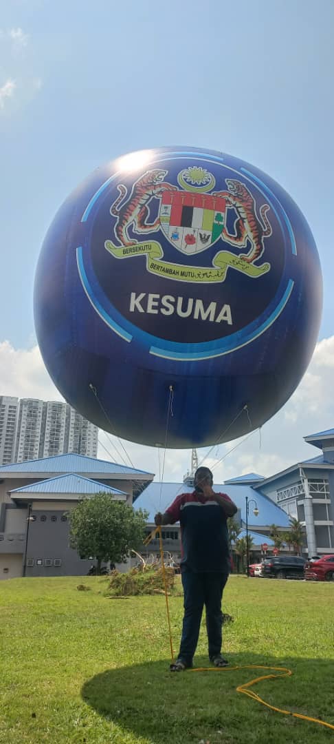 Belon Pengiklanan Gergasi Karnival Hari Pekerja 2025 — photo 1