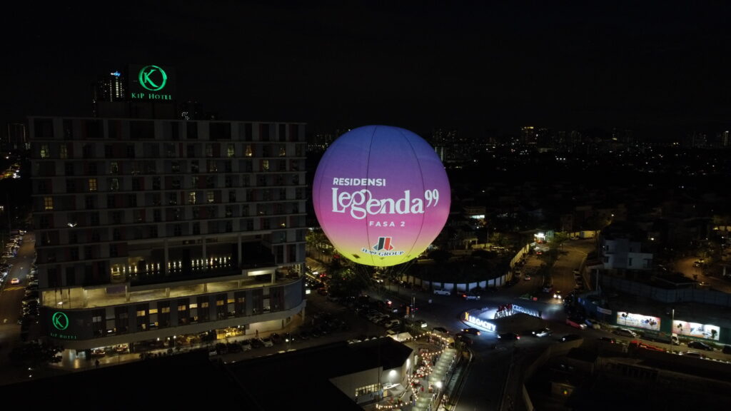 Lighted Giant Balloon at JL99 Group's Hong Kong Nostalgia Bazaar — photo 2