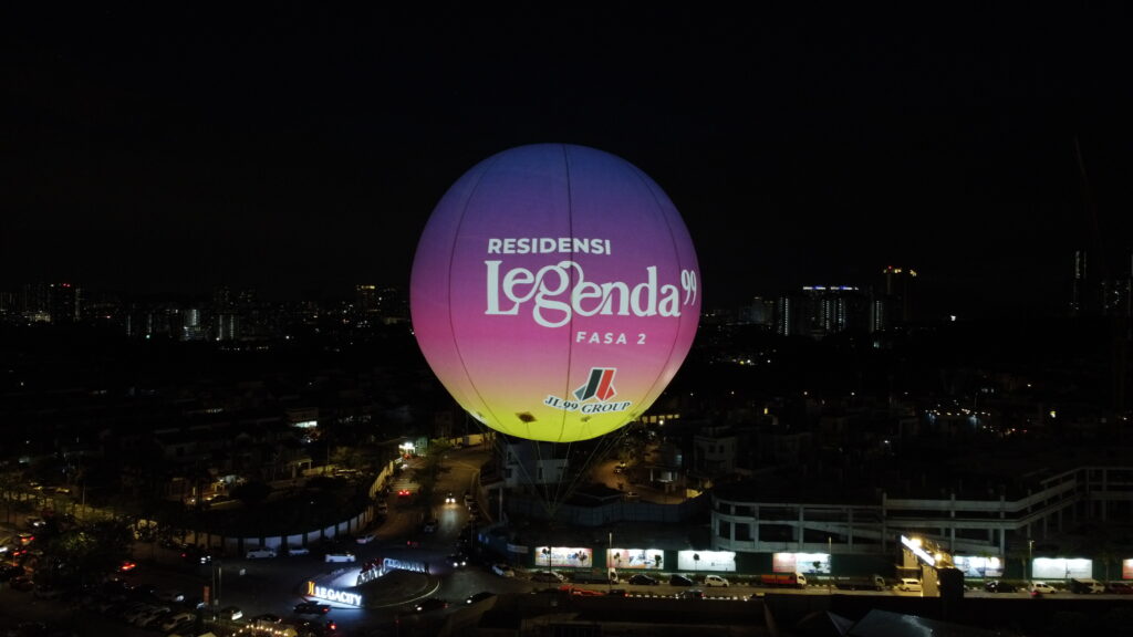 Lighted Giant Balloon at JL99 Group's Hong Kong Nostalgia Bazaar — photo 3