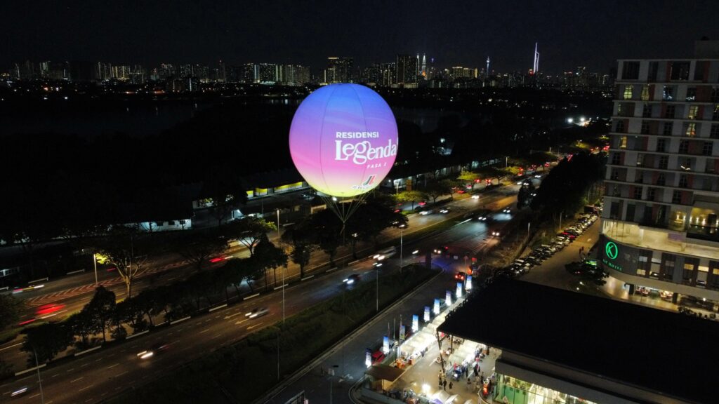 Lighted Giant Balloon at JL99 Group's Hong Kong Nostalgia Bazaar — photo 7