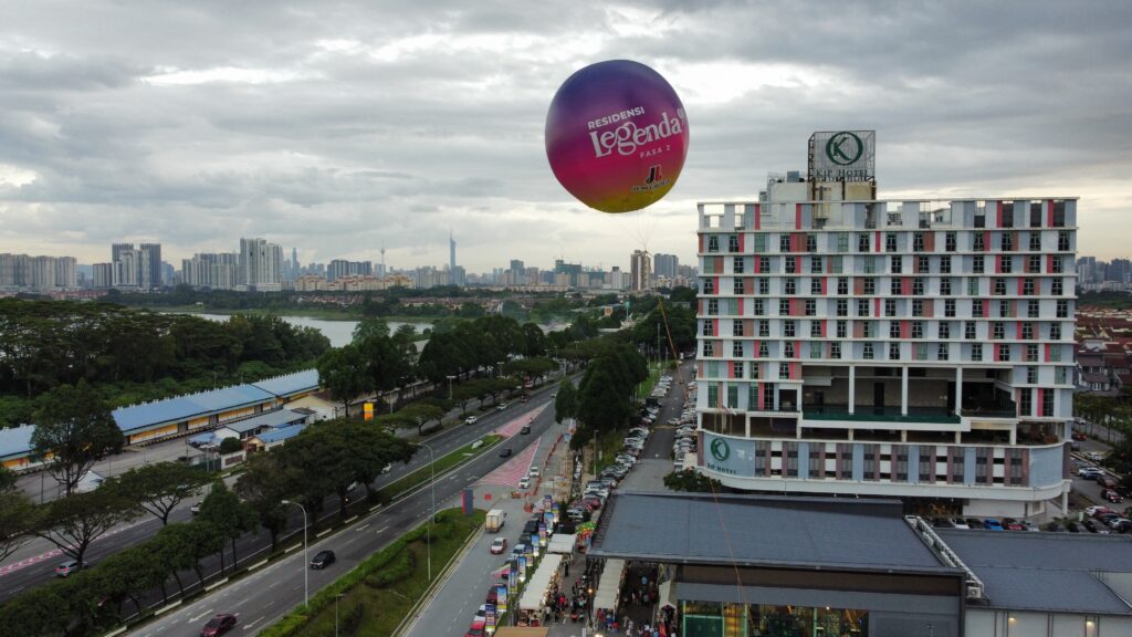Lighted Giant Balloon at JL99 Group's Hong Kong Nostalgia Bazaar — photo 9