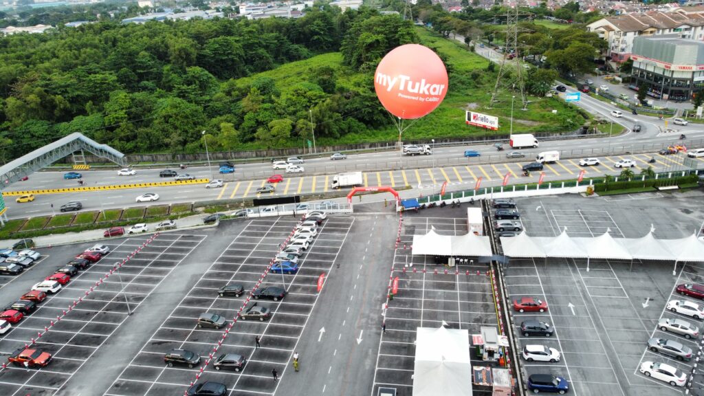My Tukar Giant Advertising Balloon and Inflatable Arch — photo 1