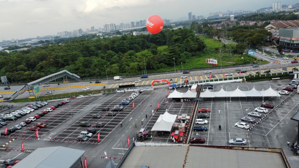 My Tukar Giant Advertising Balloon and Inflatable Arch — photo 3