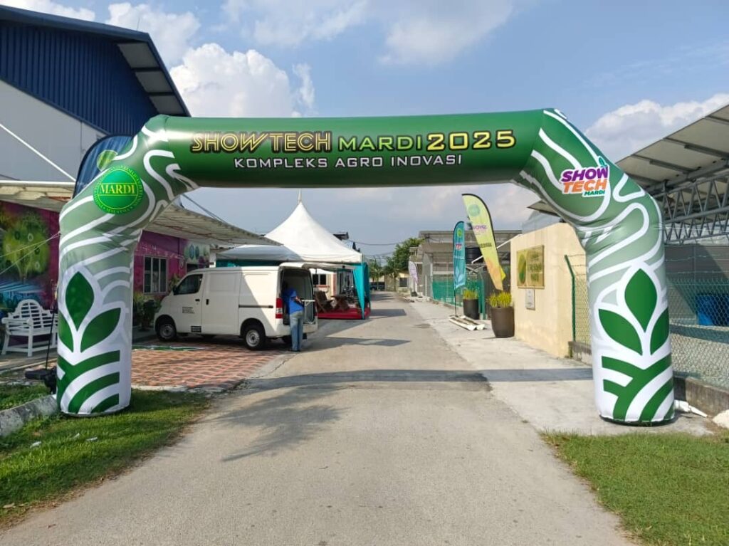 Show Tech MARDI 2025 Inflatable Arch and Skydancer