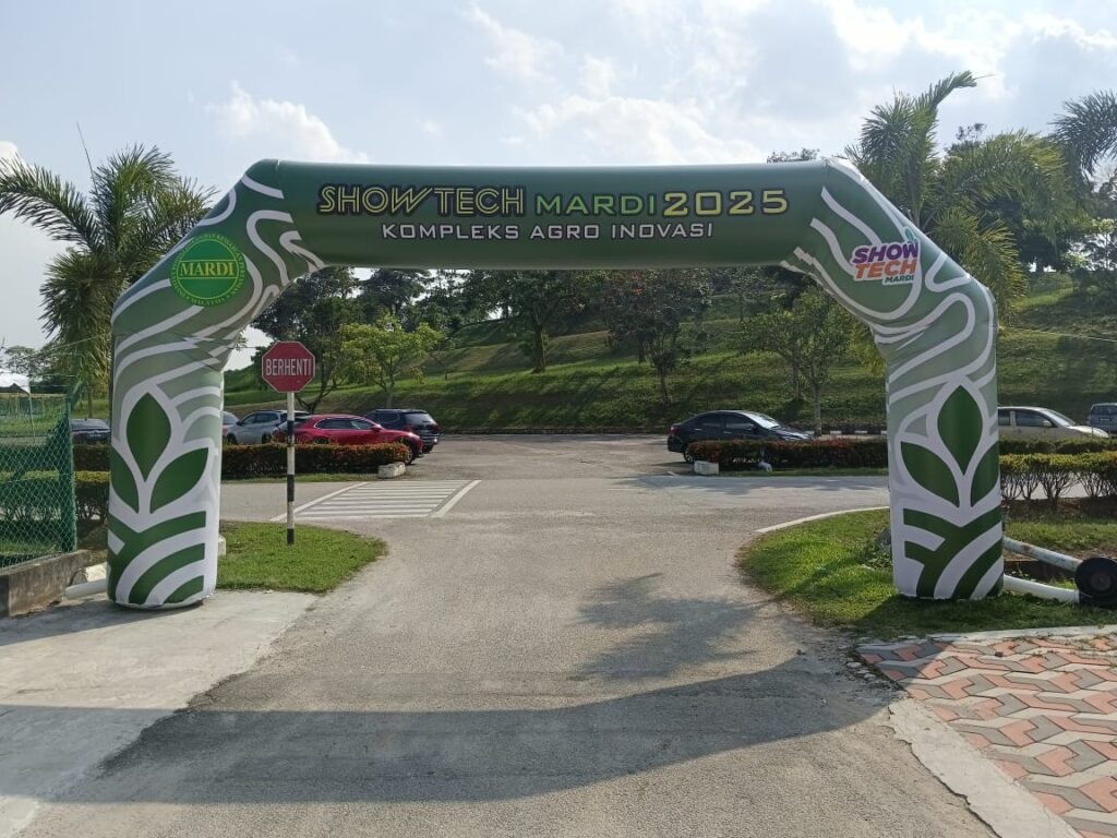 Show Tech MARDI 2025 Inflatable Arch and Skydancer — photo 2